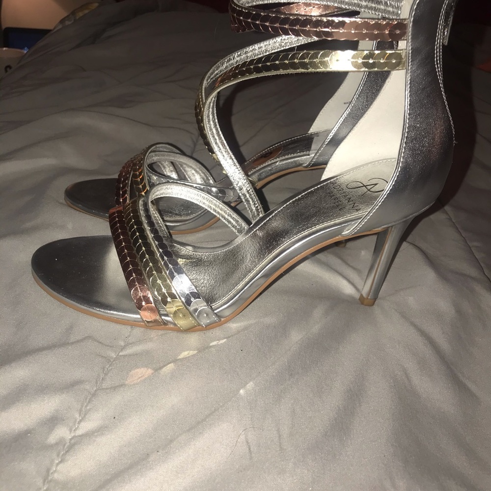Size 8 heels!!
